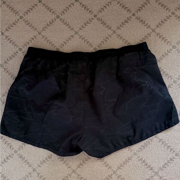 Old Navy Active Wear StretchTech Run shorts Black w gray design S - Picture 3 of 9